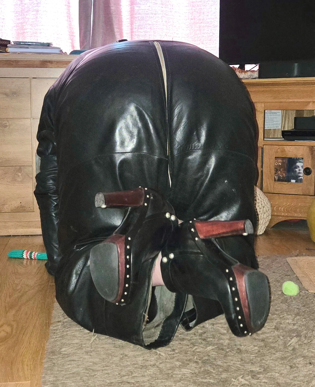 Deri gimp suit