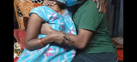 Badroom'da kız arkadaşıma bakıyor