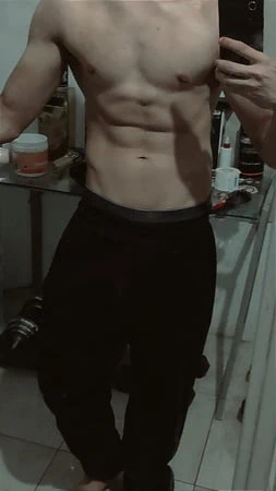 Çok ateşli olması için vücudumu azar azar kilitliyorum.