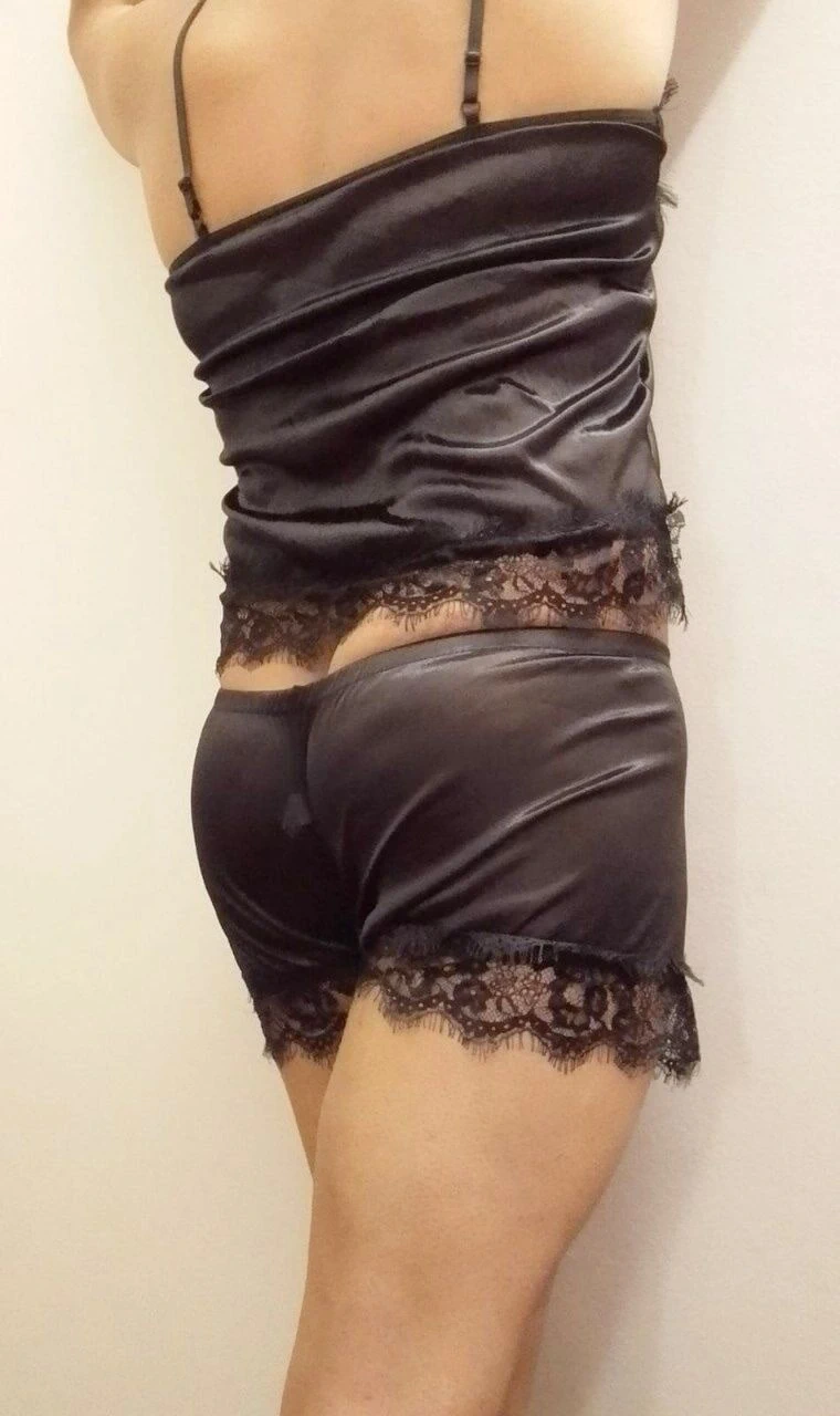 Saten ve lace'deki ateşli cd gel gizli tarafımı keşfet