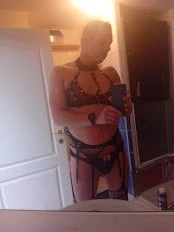 Kadın kılıklı kadın makup yok