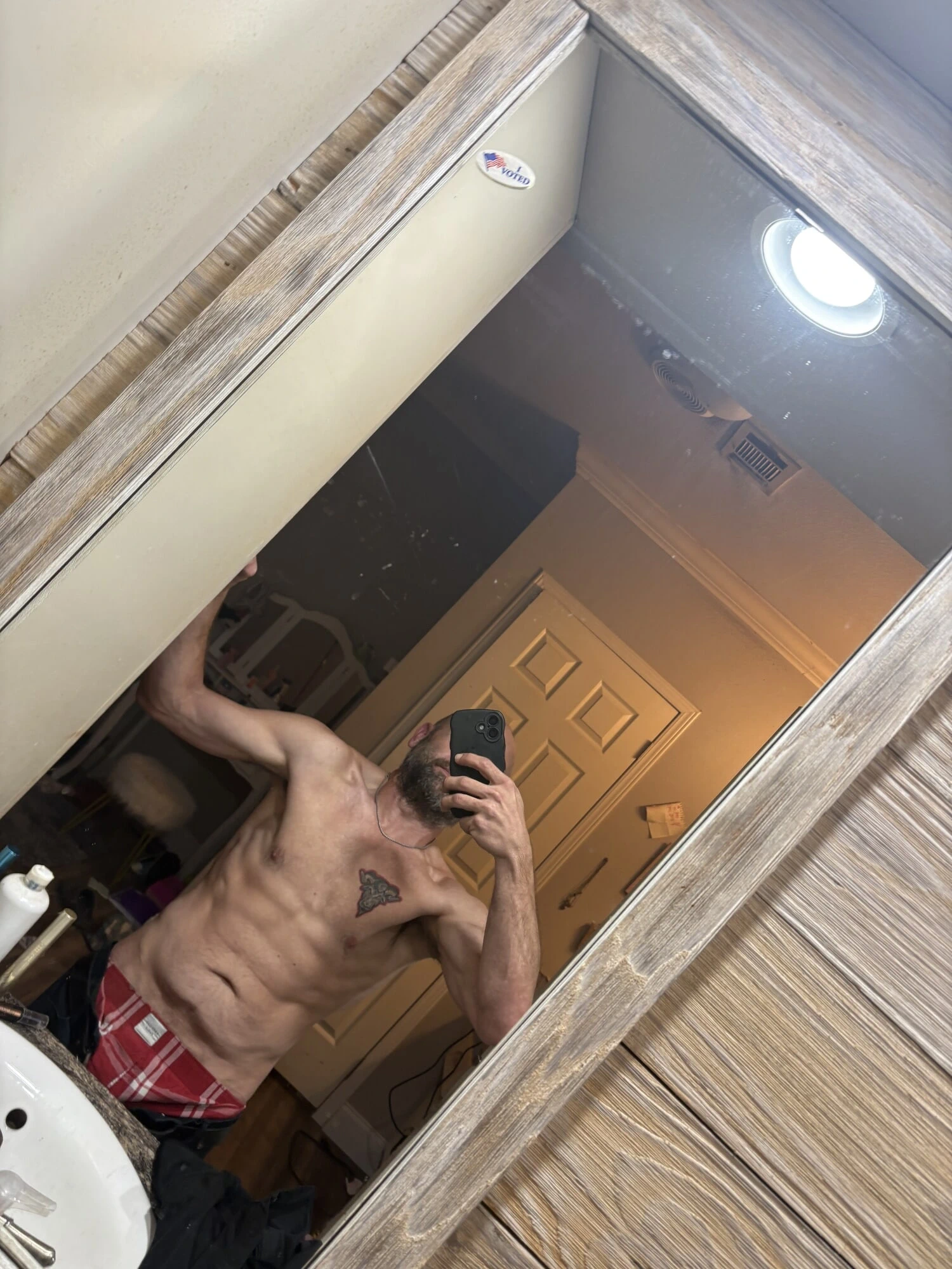 Yatakta yarak dışarı sızıyor 