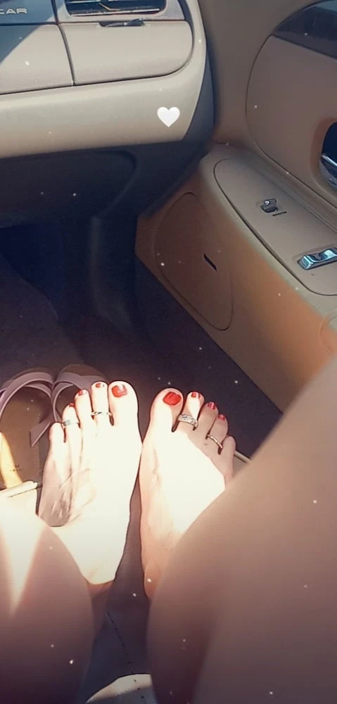 Courtneyluvvz ayak parmakları