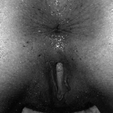 Azgınım ve sıkı deliklerimi açmak ve sikilmek istiyorum.