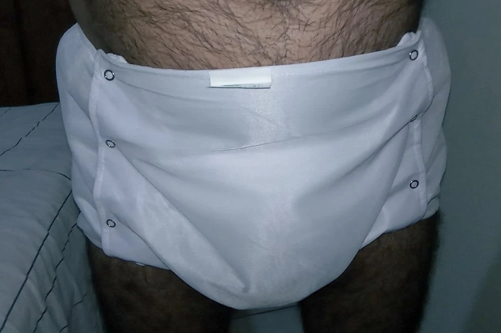 Beyaz plastik bez bağlama