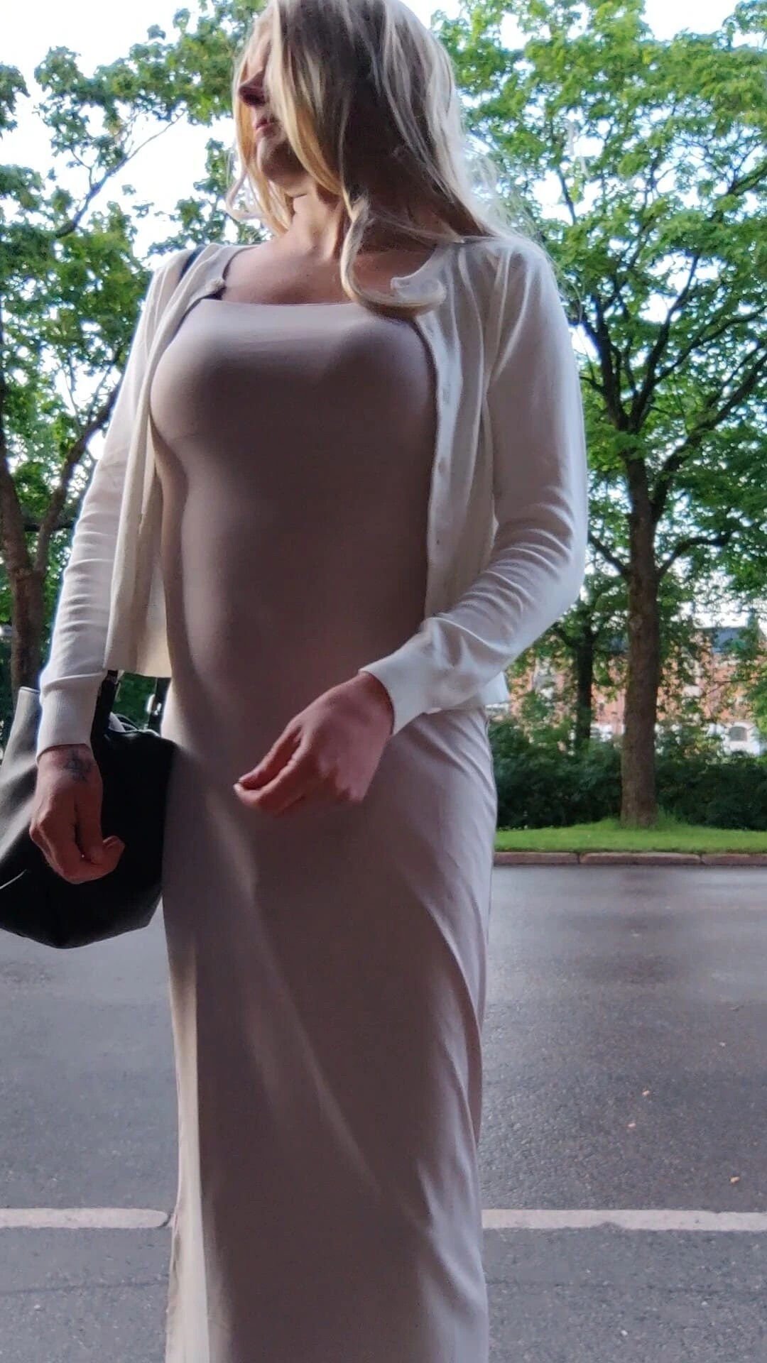 Sadece ben dışarı çıkıyor