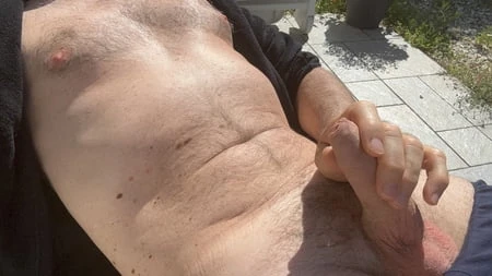 Nu dans le jardin 