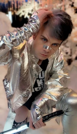 Shiny Boi 