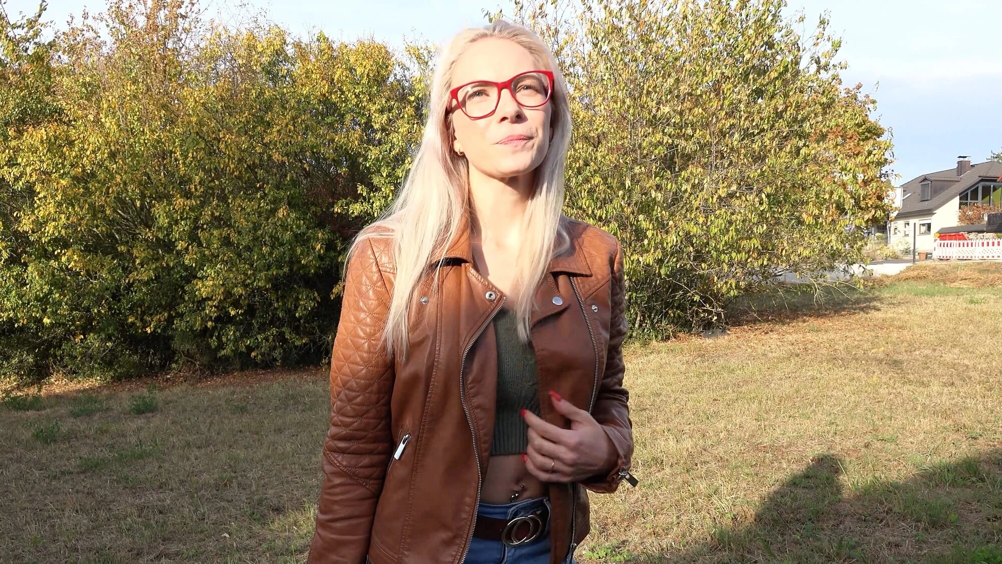 Fit blonde Glasses Girl Vivi Vallentine Pickup