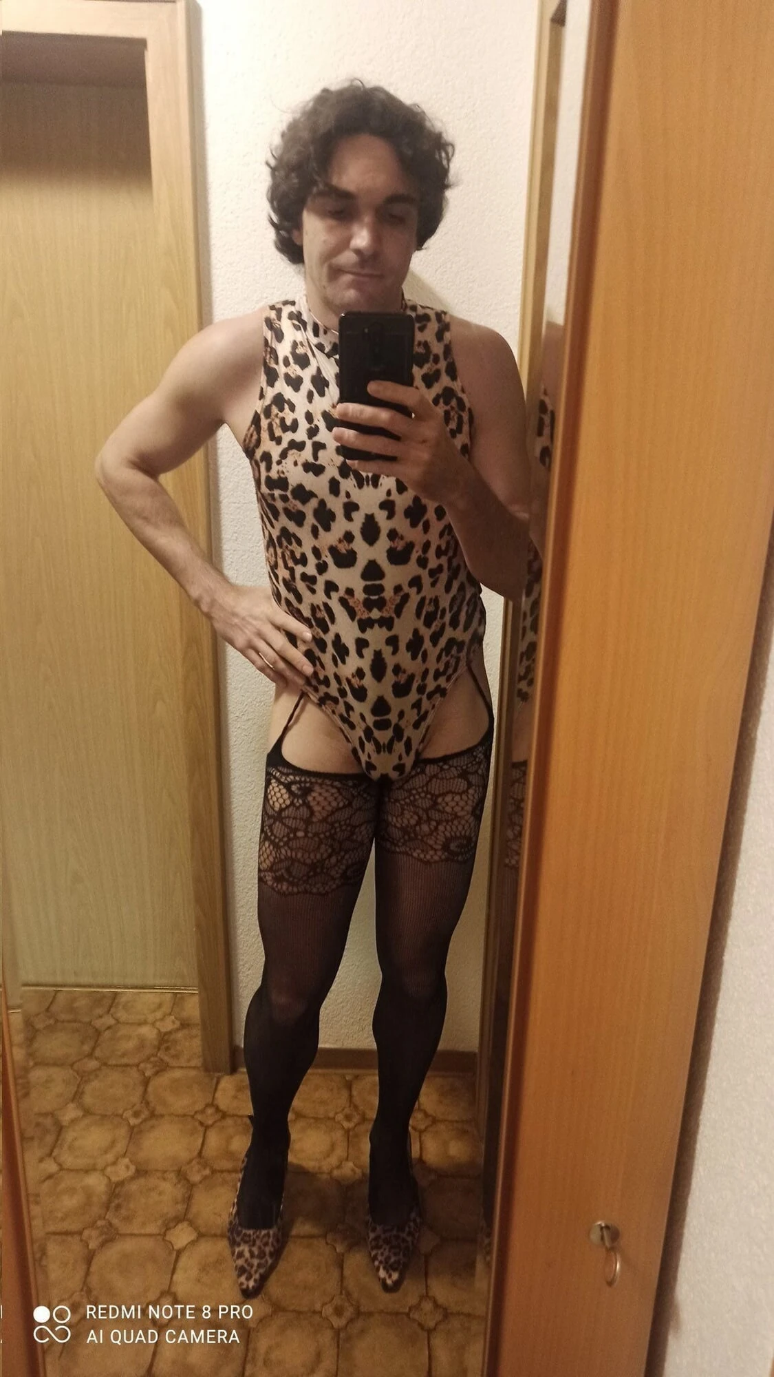 Merhaba ben kadın kılıklı Stephanie 