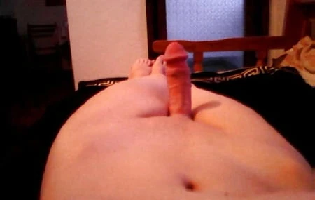 Crossdressing twink kıçına double dildo sokuyor