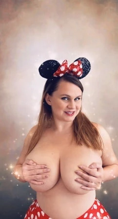 36 yaşındaki anne minnie mouse kostümüyle